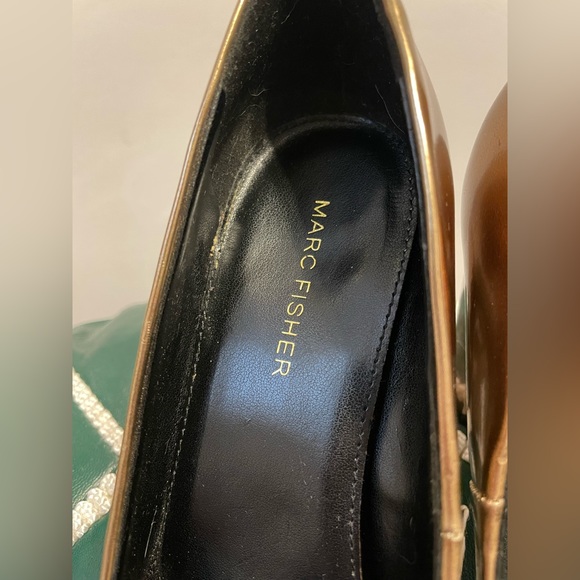 Marc Fisher gold block heels - Picture 4 of 4